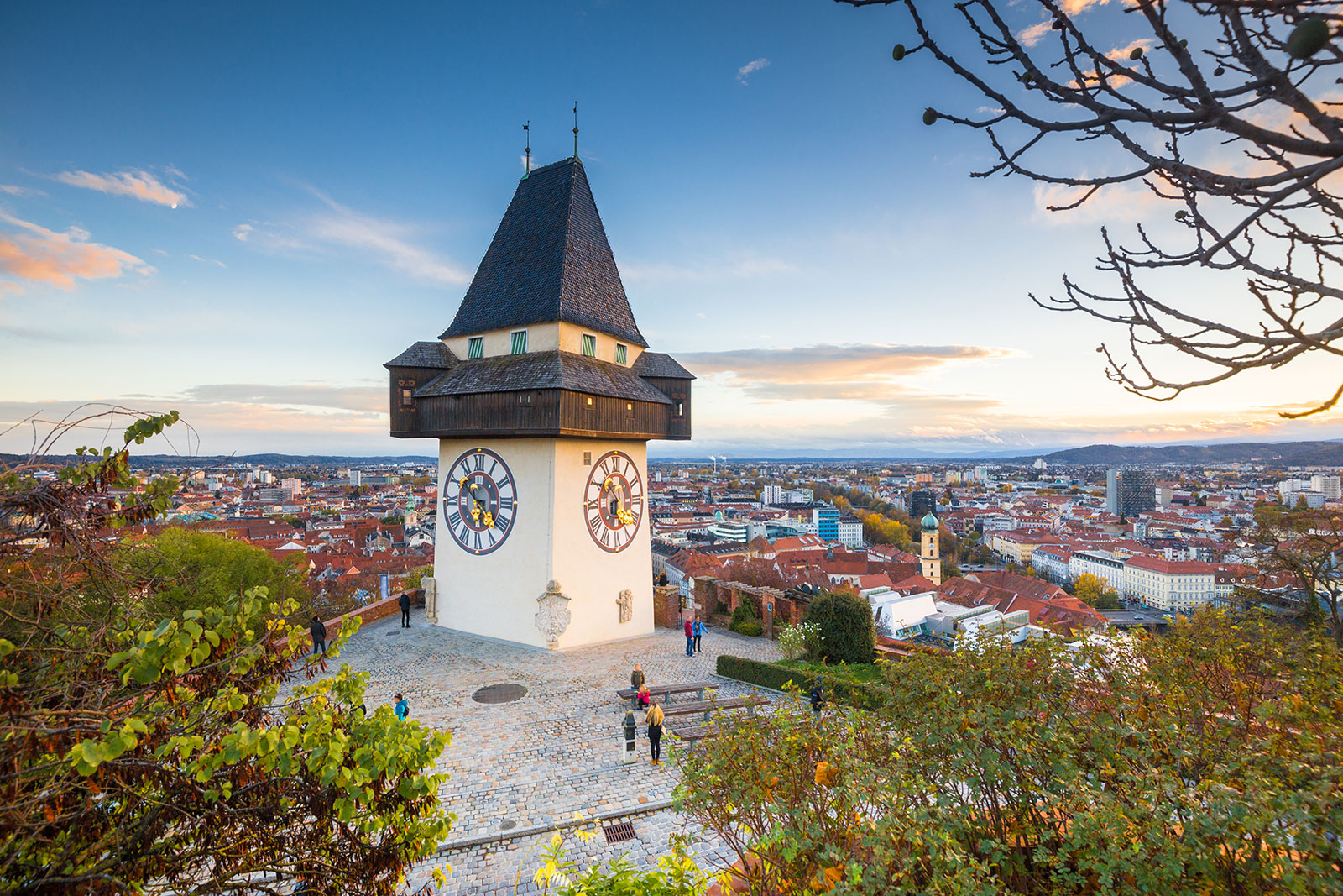 Auszeit im Landgasthof Riedisser und besuchen sie den Uhrturm von Graz